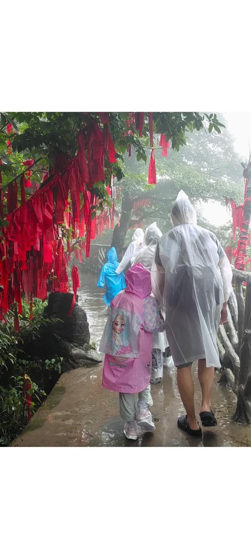 去张家界旅游带什么雨具好(图1)